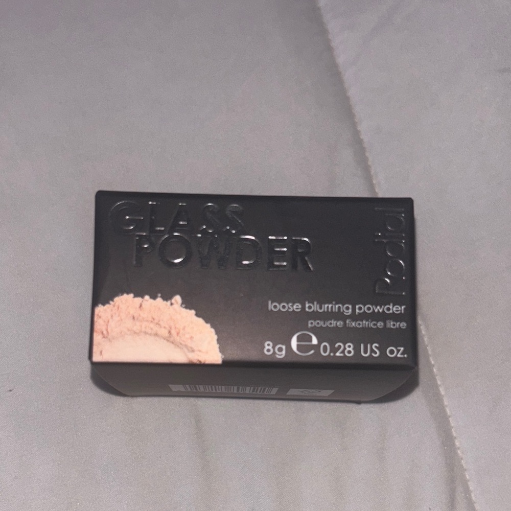 Rodial - Glass Powder Loose Blurring Powder - Picture 3 of 4